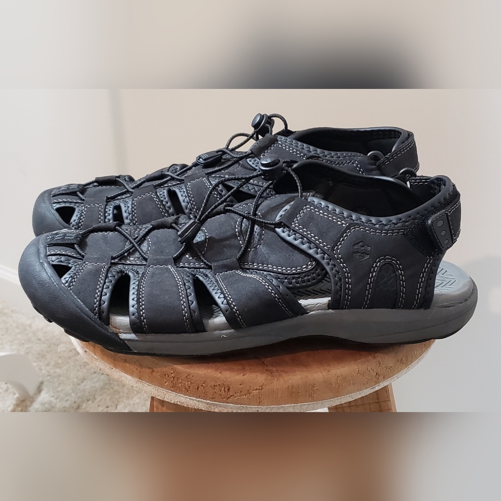 Khombu men's closed toe all terrain sandal size 11M, used